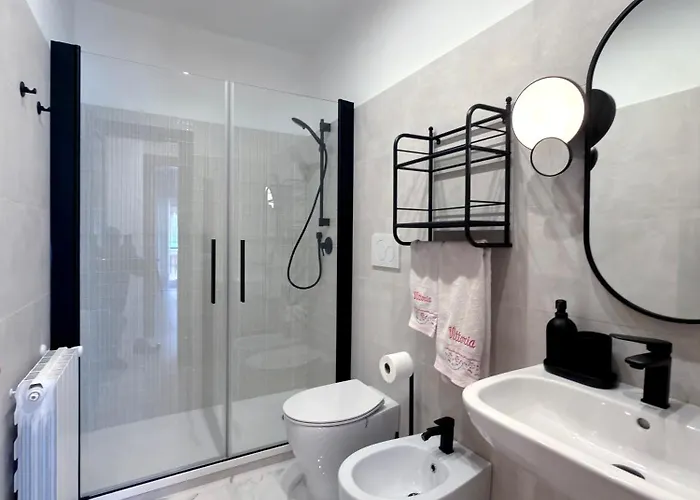 3 Bedroom Flat With Private Parking And Metro At 4 Mins Walk Apartment *