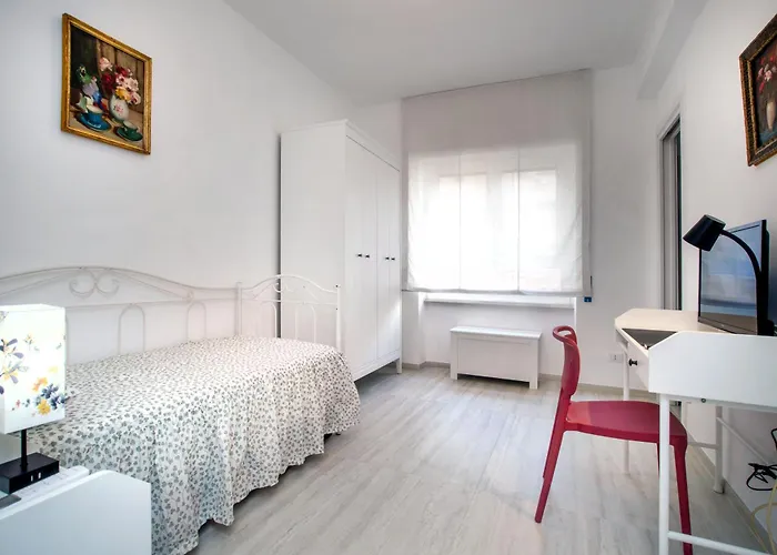 3 Bedroom Flat With Private Parking And Metro At 4 Mins Walk