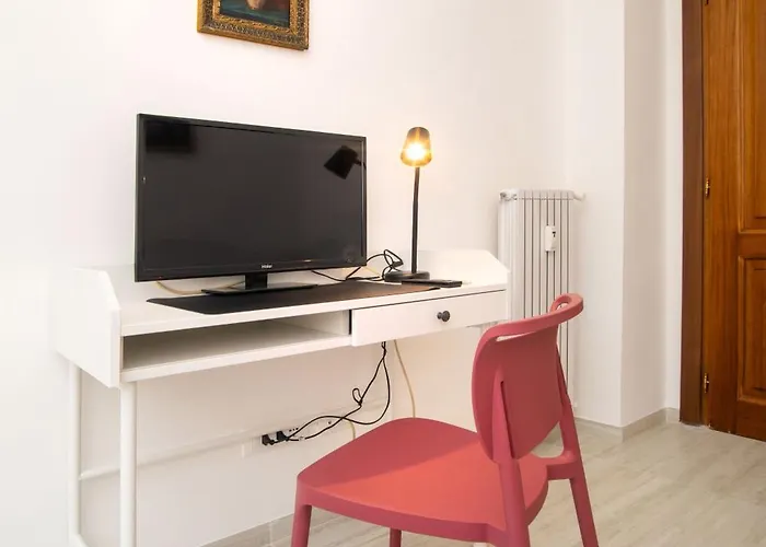 3 Bedroom Flat With Private Parking And Metro At 4 Mins Walk Apartment