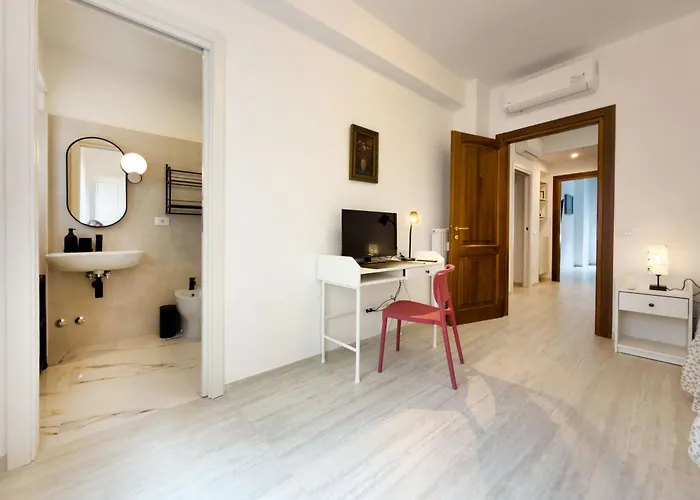 3 Bedroom Flat With Private Parking And Metro At 4 Mins Walk