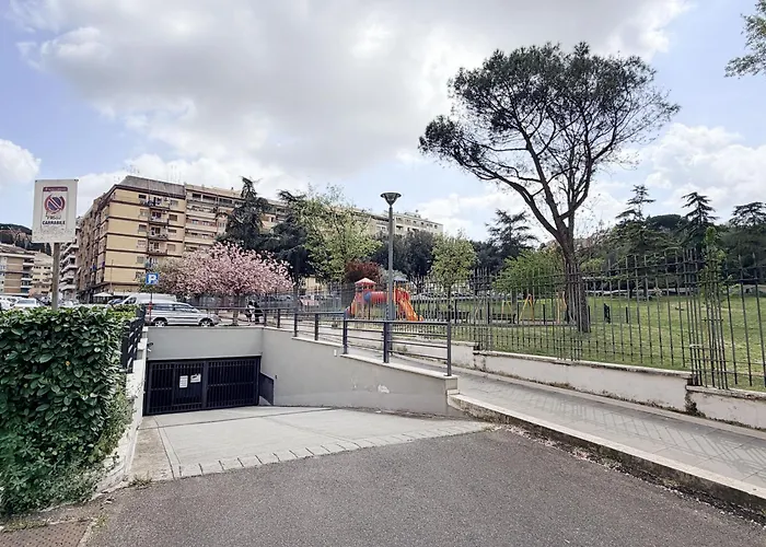 Apartment 3 Bedroom Flat With Private Parking And Metro At 4 Mins Walk