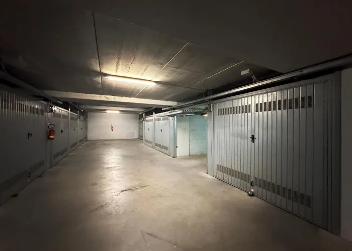 Apartment 3 Bedroom Flat With Private Parking And Metro At 4 Mins Walk *